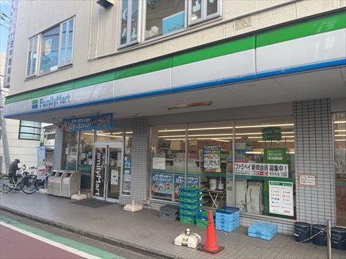 ファミリーマート二和向台駅前店：約80ｍ