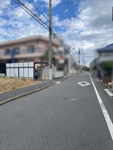 東側前面道路（2026年5月撮影）