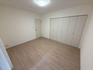 約8帖の洋室