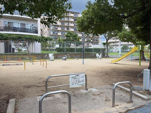 労金昆陽コーポ公園　10ｍ
