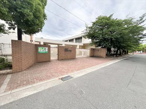 豊中市立桜井谷小学校まで980m