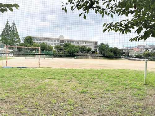 豊中市立第二中学校まで670m