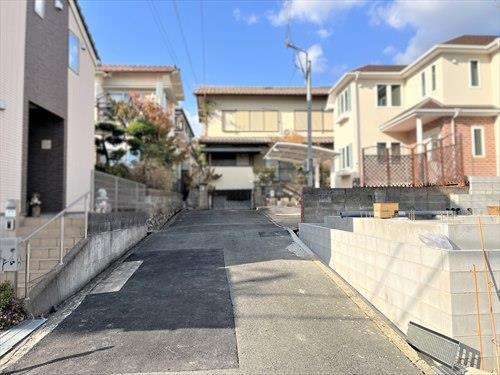 前面道路（2025年11月撮影）