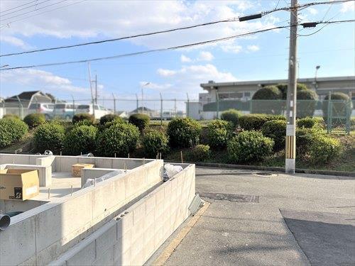 前面道路（2025年11月撮影）