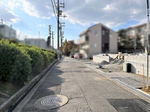 前面道路（2025年11月撮影）