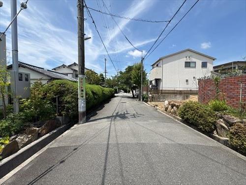前面道路　東側より（2026年7月撮影）