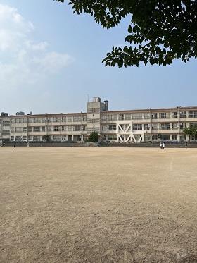 上野小学校まで900m　徒歩12分