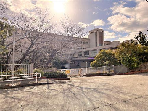 宝塚市立宝塚中学校まで1000ｍ