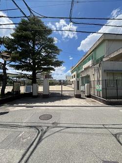 蛍池小学校まで410ｍ　徒歩6分