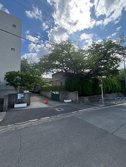 少路小学校まで530ｍ　徒歩7分