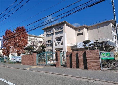 川西市立川西南中学校まで1870ｍ