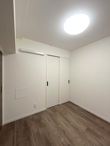 洋室約4帖(南側)