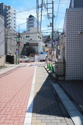 前面道路(北東側)