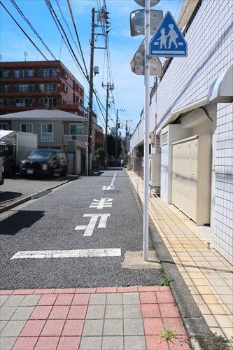 前面道路(南東側)