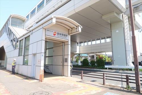 多摩モノレール「泉体育館」駅