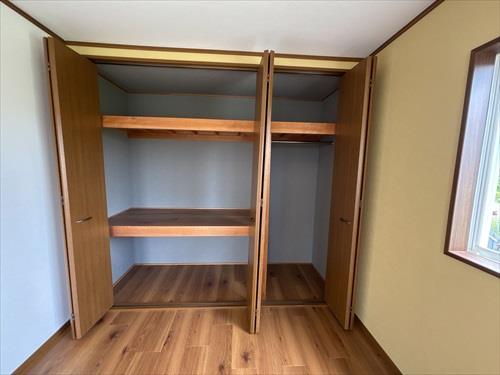 クローゼット（東側洋室）