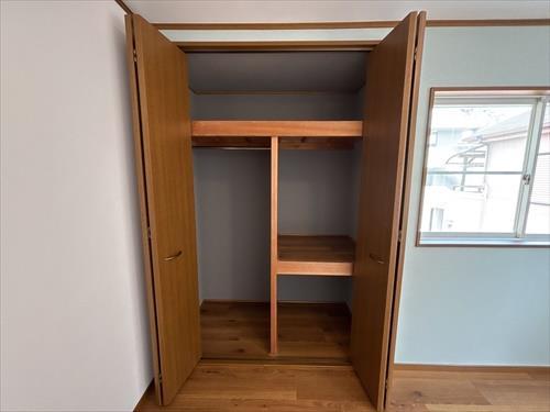 クローゼット（真ん中洋室）
