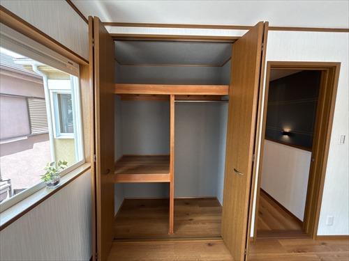 クローゼット（西側洋室）