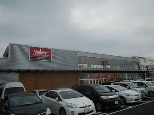 バロー高槻店  徒歩11分