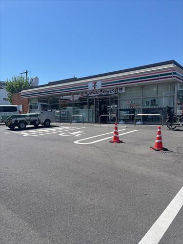 セブンイレブン大井市沢店　390m