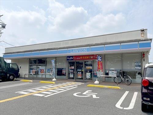 ローソン三芳竹間沢店 880ｍ