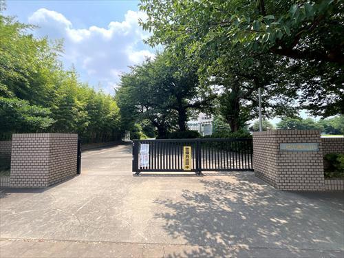 三芳町立竹間沢小学校 870ｍ