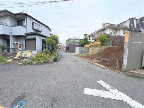 前面道路含む現地（2025年10月撮影）
