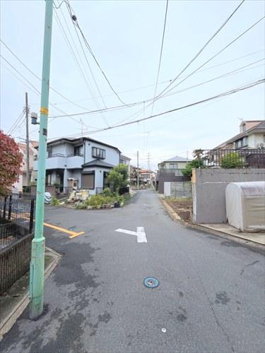 前面道路（2025年10月撮影）