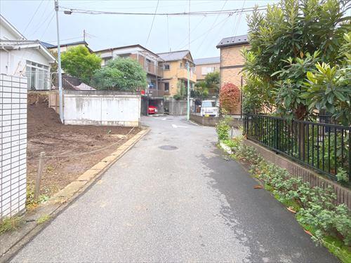 前面道路含む現地（2025年10月撮影）