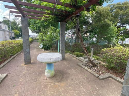 緑ケ丘緑地まで260m