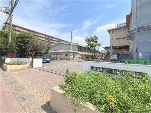 越谷市立千間台小学校まで870m