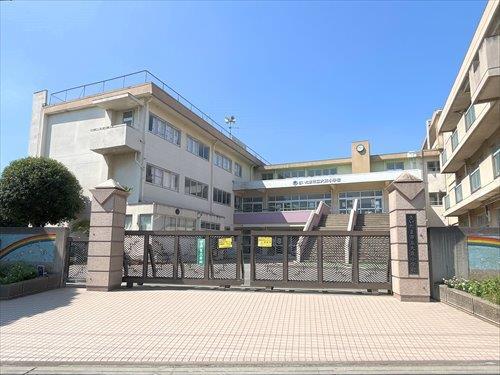 さいたま市立大東小学校まで690m