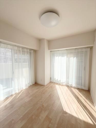 洋室約5帖（南東側）‐1