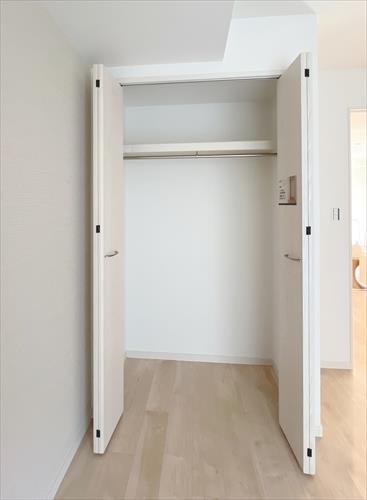 洋室約5帖（南西側）‐2