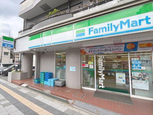 ファミリーマート浦和仲町店‐220m