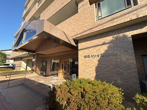 正面エントランス