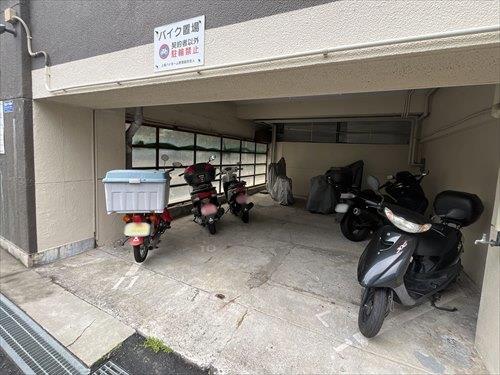 バイク置き場‐2026年3月撮影