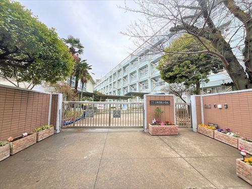 世田谷区立三軒茶屋小学校‐650m