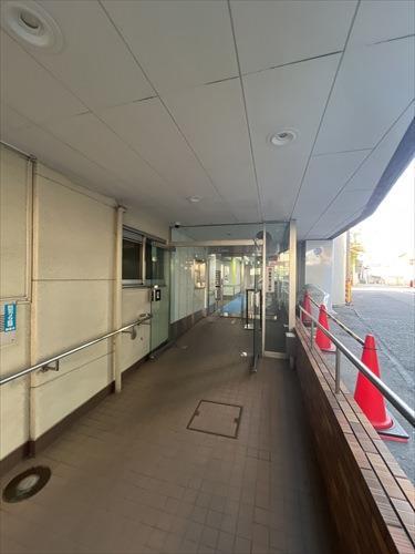 エントランス前（2026年1月撮影）