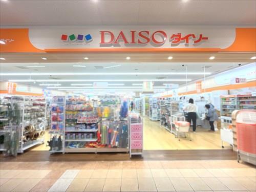 ダイソーベルクスモール浦和南店-330m