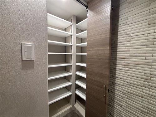 玄関横収納