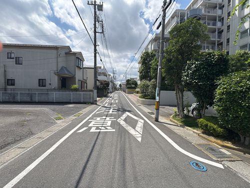 東側前面道路