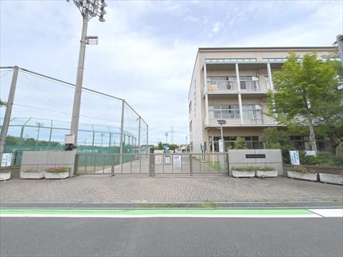草加市立西町小学校まで1020m
