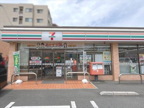 セブンイレブン草加氷川北店まで170m