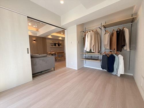 洋室(5.3帖)とLDK