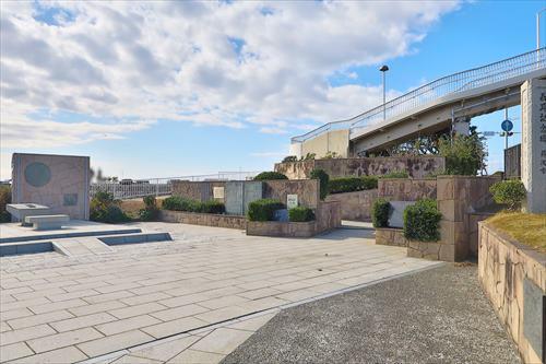 囁耳記念広場まで570m