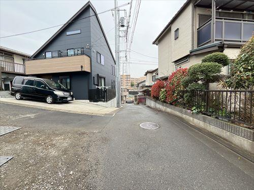南東側前面道路