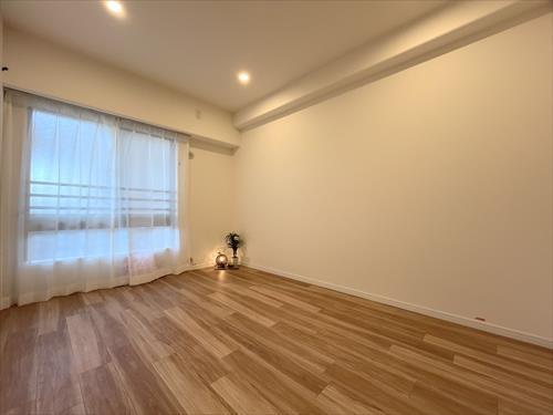 北東側洋室約6帖