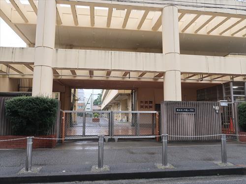 横浜市立日枝小学校まで690m