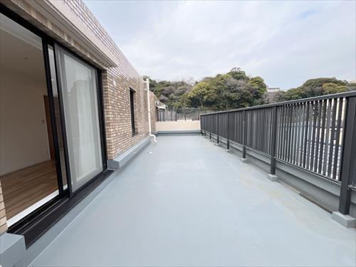 東側ルーフバルコニー